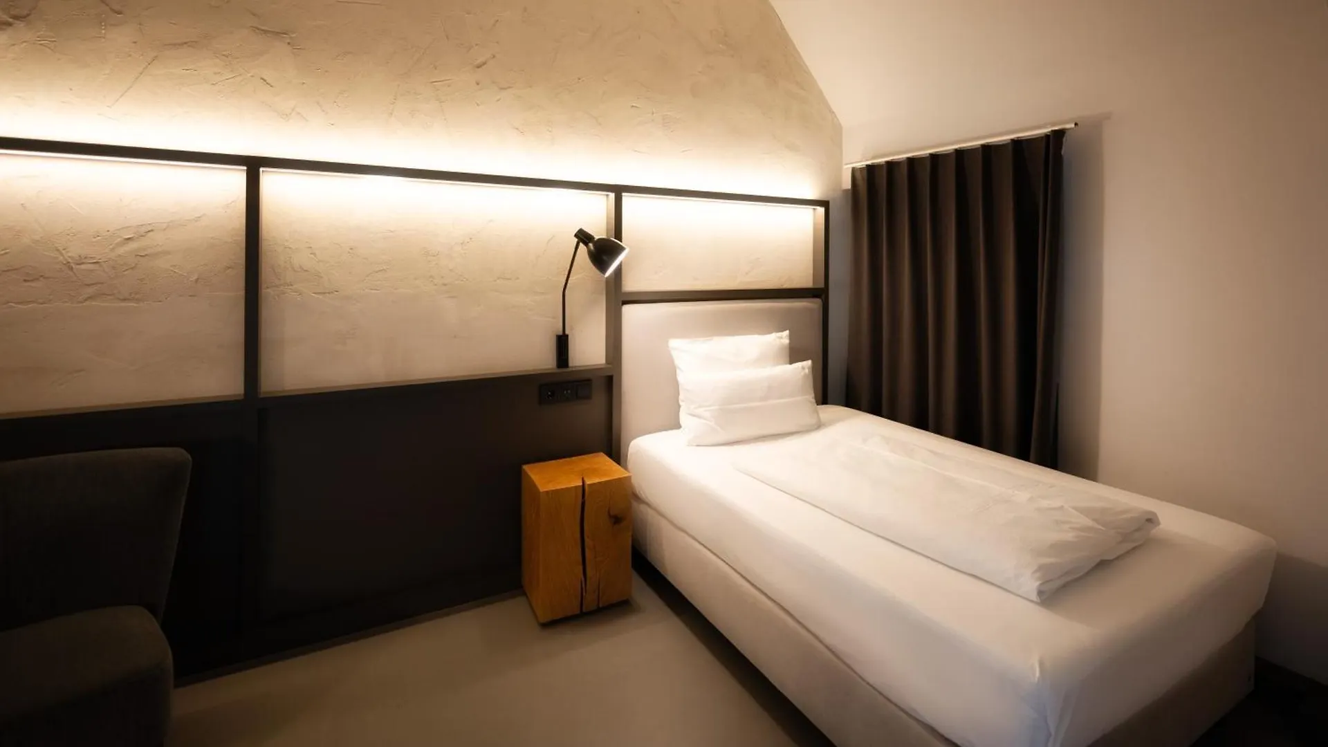 Cloud No7 Lofts Aparthotel Stuttgart 4*,